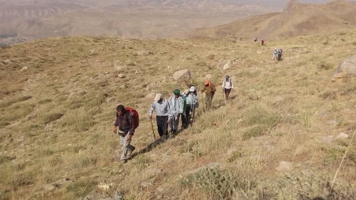 صعود آزادگان چهارمحال و بختیاری به قله چوبین