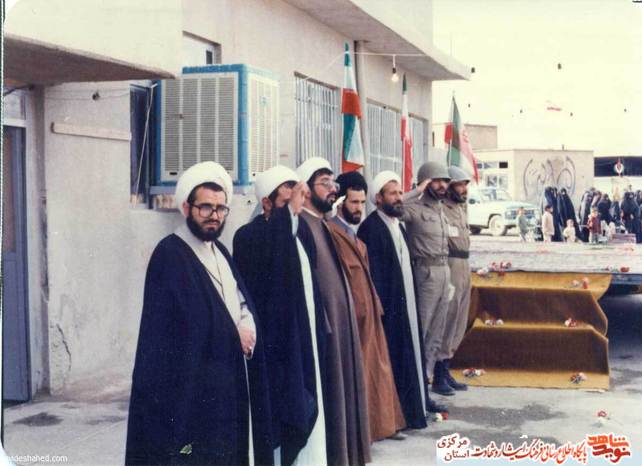 هنگام ورود مقام معظم رهبری به کردستان - 1366