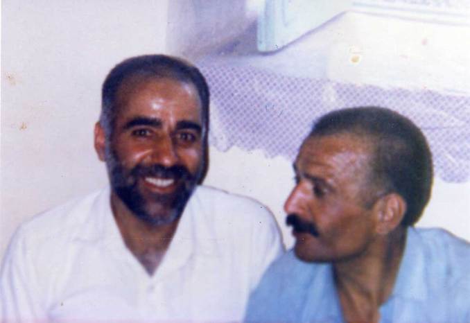 سمت چپ آزاده علی کوهی 