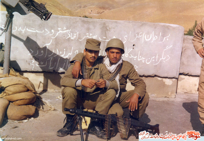 از چپ: شهید محمدصادق امیری - نجفی - فرید امیری