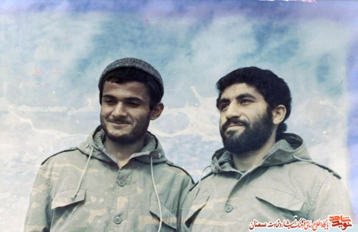 نفر سمت راست شهید احمدرضا اصحابی