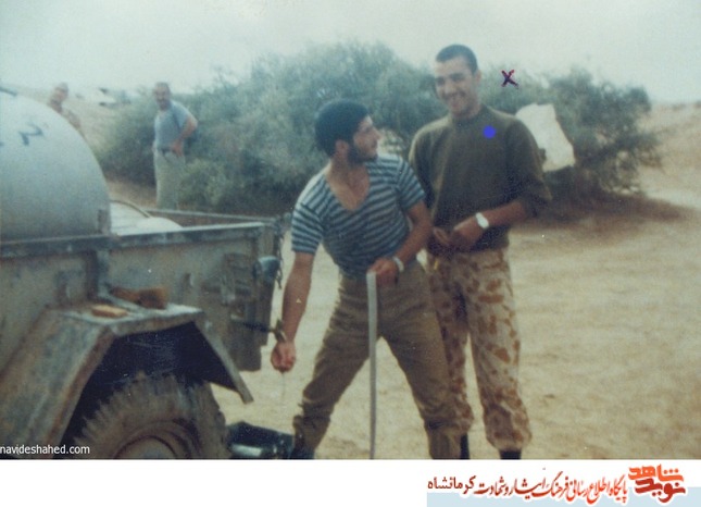 شهید منوچهر بیجاری- سمت راست