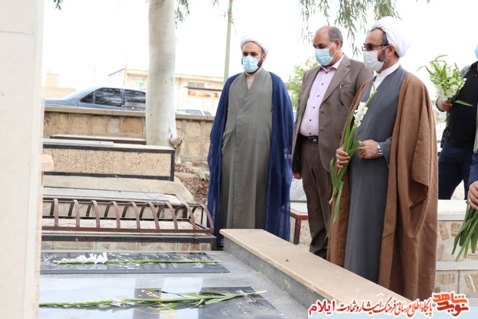 آیین میهمانی لاله‌ها و عطرافشانی گلزار مطهر شهدا در بهشت علي صالح(ع) ايلام