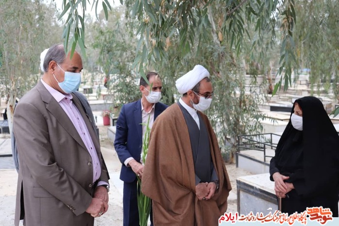 آیین میهمانی لاله‌ها و عطرافشانی گلزار مطهر شهدا در بهشت علي صالح(ع) ايلام