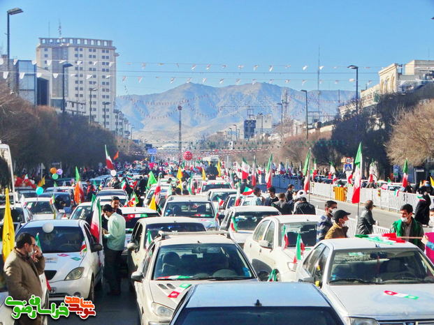 این همه لشگر آمده، به عشق رهبر آمده