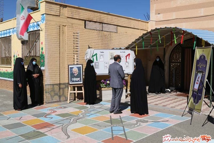 یادواره شهدای لاله های روشن در دبیرستان هنرهای زیبا شهرستان بیرجند با حضور مدیرکل آموزش و پرورش استان به یاد شهید محمد سرحدی و شهیده معصومه محمود سرتنگی