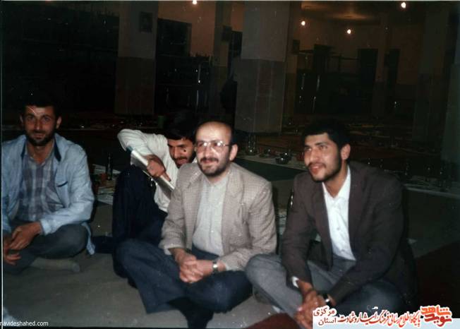 از چپ: ...-...- دکتر حسن سجادی - علی اکبر کریمی