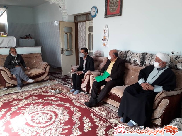دیدار مدیرکل بنیادشهید و امور ایثارگران با خانواده شهدا