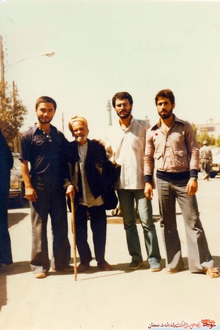 نفر اول از راست شهید احمد امی