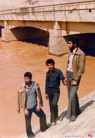 نفر اول از چپ شهید احمد امی