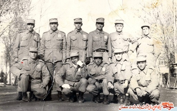 نفر اول نشسته از چپ شهید احمد امی