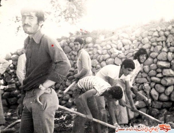 نفر اول از چپ شهید احمد امی