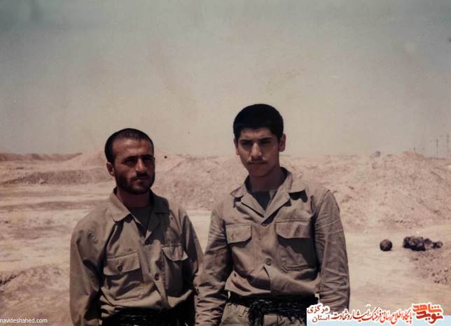 از چپ: شهید محمد محمدی - علی اکبر کریمی
