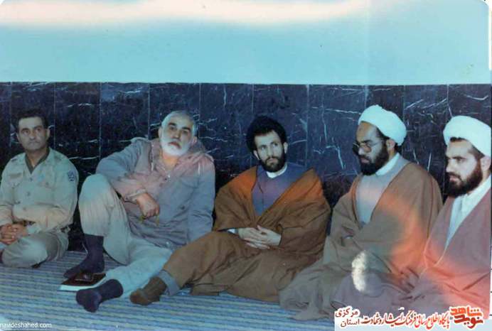 از راست : حاج آقا شریفی - حاج آقا ملایری - حاج آقا حسینی - تیمسار نوری - سرهنگ فرهنگی