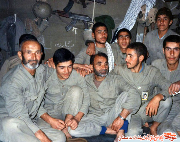 نفر اول نشسته از چپ شهید شمسعلی ایثاری