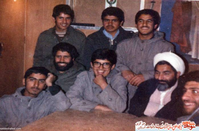 از چپ : ایستاده : مصطفی امیدوار - سید حسن شریفی - محمود حیدری - نشسته : تقی عظیمی - محمد نحوی - محمد بهادری - حاج آقا آهنگران - محمد شموسیان