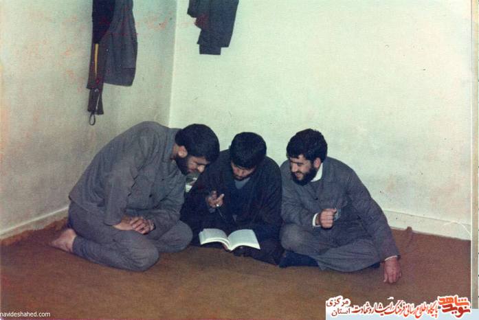 نفر سمت چپ :شهید غضنفر داودآبادی