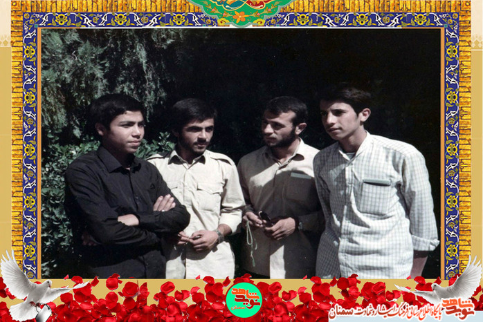 نفر سمت راست شهید سیدمهدی سیادت
