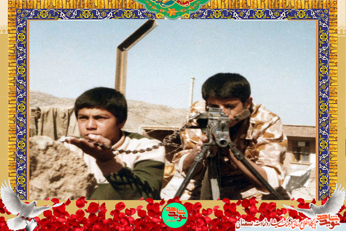 نفر سمت راست شهید سیدمهدی سیادت