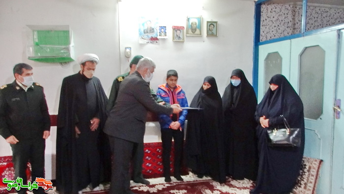 تجلیل از خانواده گرانقدر شهید والامقام مدافع حرم لشکر فاطمیون عباسعلی حمیدی