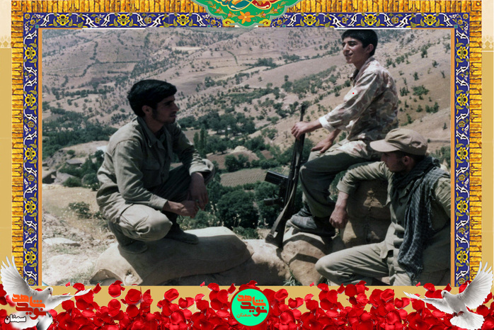 نفر وسط شهید رضا شجاعیان