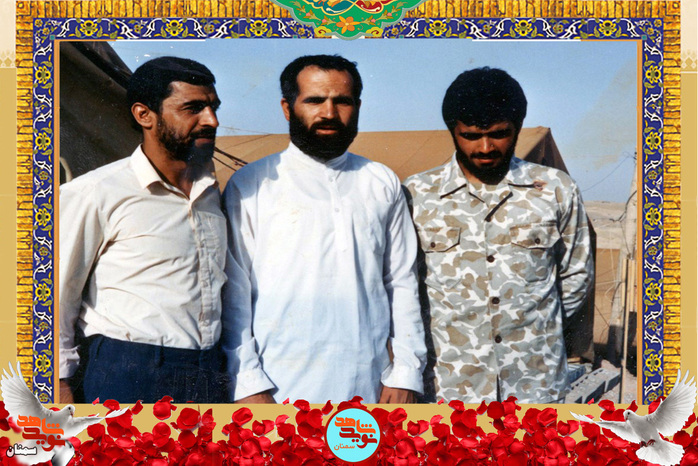 نفر سمت چپ شهید علی‌اکبر قلعه‌آقابابائی