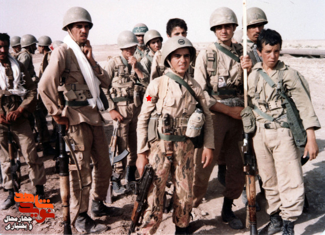 شهید محمد کاوه بروجنی و همرزمان 