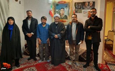 دیدار امام جمعه و فرماندار شهرستان مهدی‌شهر با خانواده معزز شهید مدافع حرم حسن حسنی - یازدهم دی‌ماه ۱۴۰۱ شهرستان مهدی‌شهر