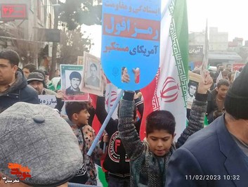 راهپیمایی ۲۲ بهمن در شهرستان اسلامشهر و توزیع تصاویر شهدا
