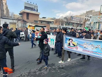 راهپیمایی ۲۲ بهمن در شهرستان ری و توزیع تصاویر شهدا 
