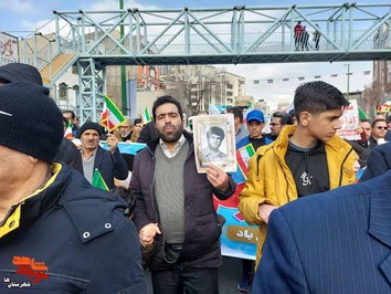 راهپیمایی ۲۲ بهمن در شهرستان ری و توزیع تصاویر شهدا 