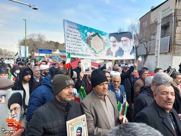 راهپیمایی ۲۲ بهمن در شهرستان ری و توزیع تصاویر شهدا 