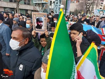 راهپیمایی ۲۲ بهمن در شهرستان ری و توزیع تصاویر شهدا 