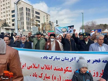 راهپیمایی ۲۲ بهمن در شهرستان ری و توزیع تصاویر شهدا 