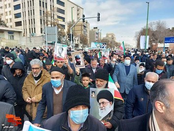 راهپیمایی ۲۲ بهمن در شهرستان ری و توزیع تصاویر شهدا 