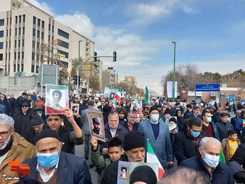 راهپیمایی ۲۲ بهمن در شهرستان ری و توزیع تصاویر شهدا 