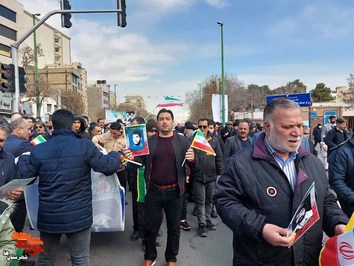راهپیمایی ۲۲ بهمن در شهرستان ری و توزیع تصاویر شهدا 