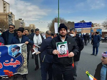 راهپیمایی ۲۲ بهمن در شهرستان ری و توزیع تصاویر شهدا 
