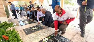 گلباران قبور مطهر شهدا به مناسبت سالروز آزادسازی خرمشهر- سوم خردادماه ۱۴۰۲ گلزار شهدای شهرستان آرادان