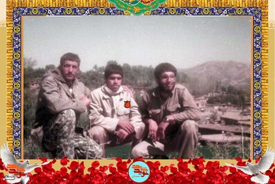 نفر وسط شهید احمد فوادیان