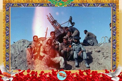 ردیف وسط نفر دوم از راست شهید محمدحسین تی‌تی