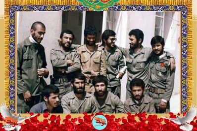 نفر سمت راست شهید احمد صالحی‌نژاد