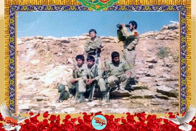 نفر اول ایستاده از راست شهید محمدرضا بینائیان