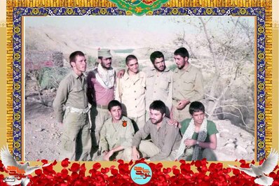 ردیف نشسته نفر سمت چپ شهید عسکری رضاکاظمی