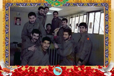 نفر سمت راست شهید محمدعلی طوسی