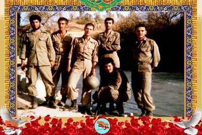 نفر نشسته شهید محمدعلی طوسی
