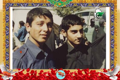 نفر سمت چپ شهید سید جمال احمدپناهی