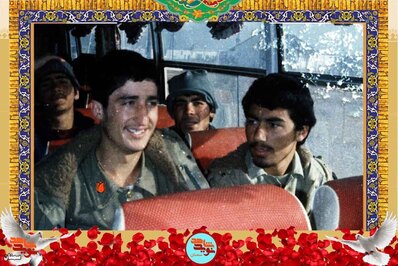 نفر سمت چپ شهید غلامرضا کرکه‌آبادی
