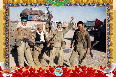 نفر سمت چپ شهید غلامرضا کرکه‌آبادی