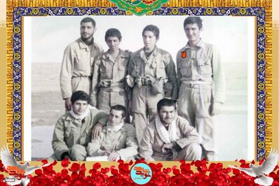 ردیف ایستاده نفر سمت راست شهید غلامرضا کرکه‌آبادی